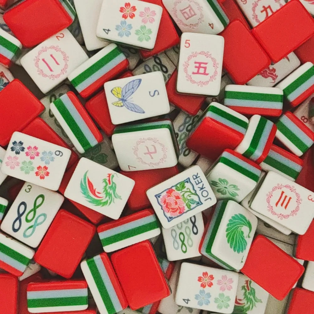 New Trending Luxury Engraved American Mahjong Set 4-Layer Acrylic Mahjong Tiles Red Mah Jongg Travel Sets for Home Board Games